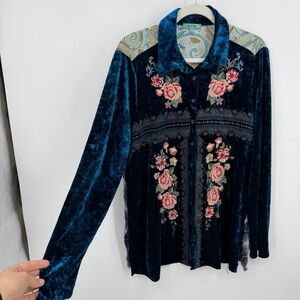 April‎ Sky Womens Button Blouse Top L blue Velvet Embroidered Floral Artsy Boho
